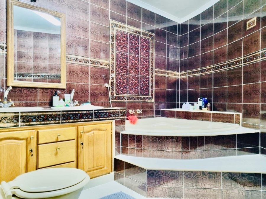 4 Bedroom Property for Sale in Regency Park KwaZulu-Natal