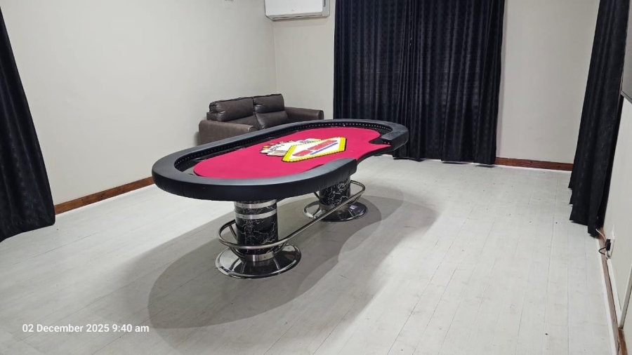 To Let 4 Bedroom Property for Rent in Queensburgh KwaZulu-Natal