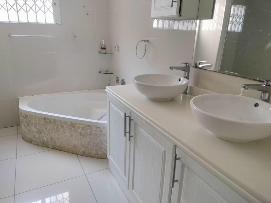 3 Bedroom Property for Sale in Highlands Hills KwaZulu-Natal