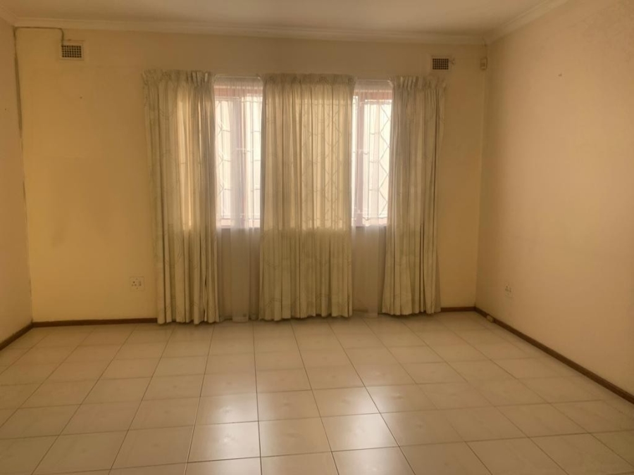 To Let 5 Bedroom Property for Rent in Reservoir Hills KwaZulu-Natal