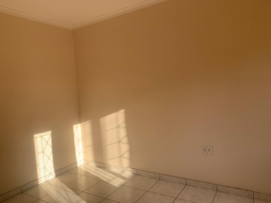 To Let 5 Bedroom Property for Rent in Reservoir Hills KwaZulu-Natal