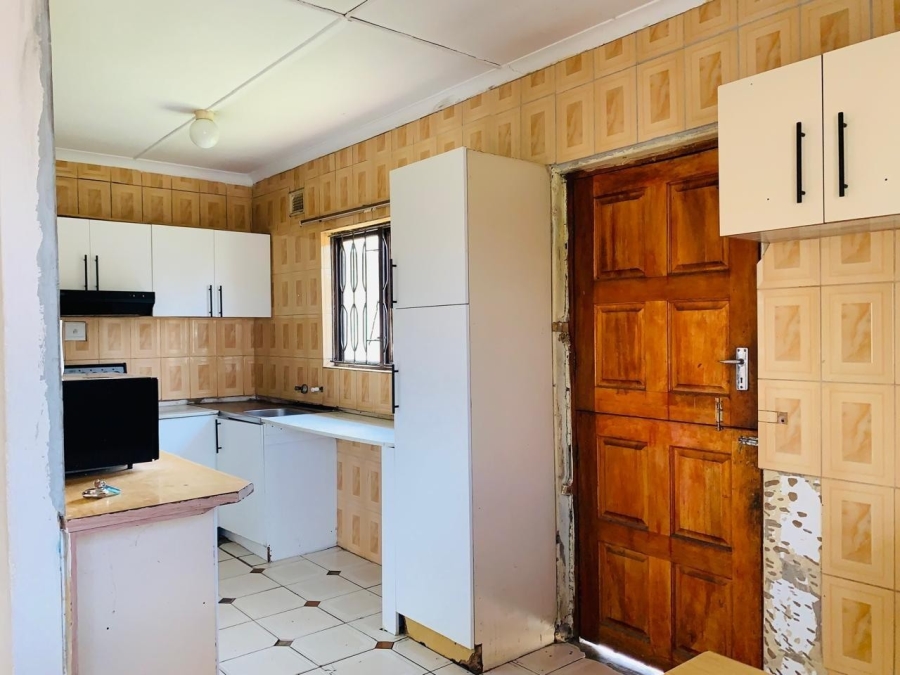 5 Bedroom Property for Sale in Umlazi KwaZulu-Natal