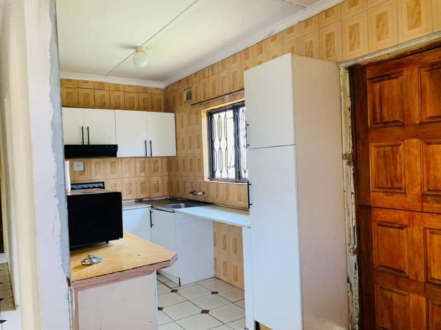 5 Bedroom Property for Sale in Umlazi KwaZulu-Natal