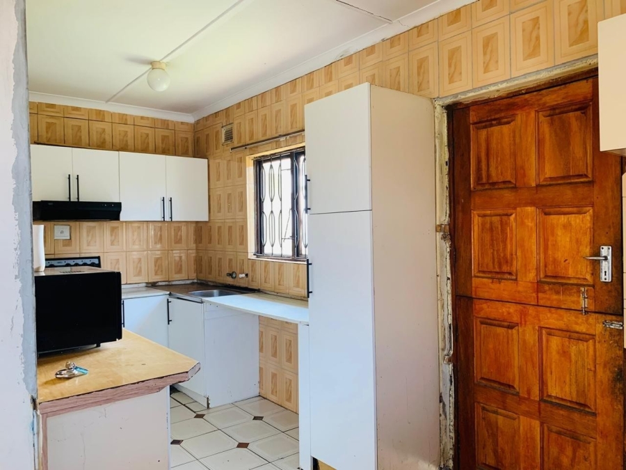 5 Bedroom Property for Sale in Umlazi KwaZulu-Natal