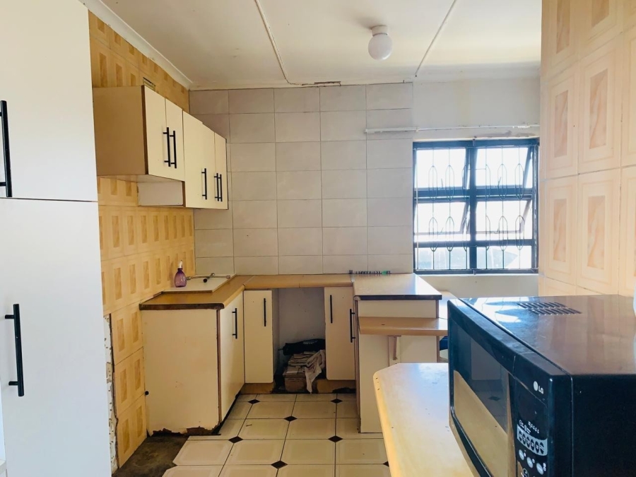 5 Bedroom Property for Sale in Umlazi KwaZulu-Natal