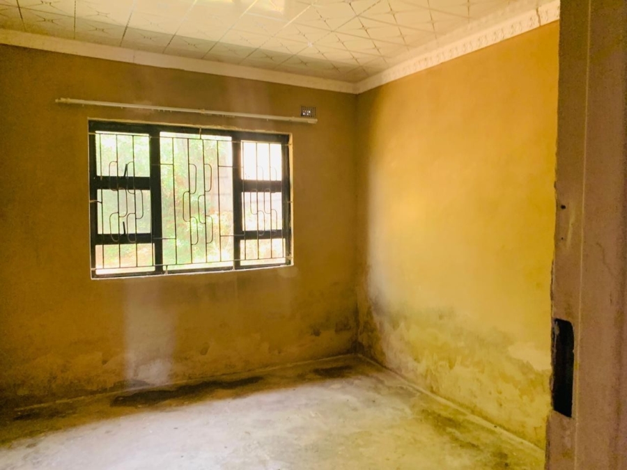 5 Bedroom Property for Sale in Umlazi KwaZulu-Natal