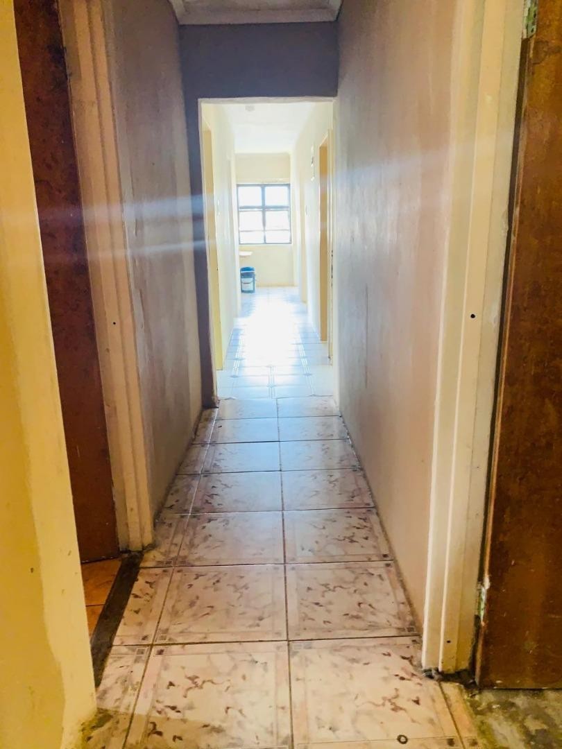 5 Bedroom Property for Sale in Umlazi KwaZulu-Natal