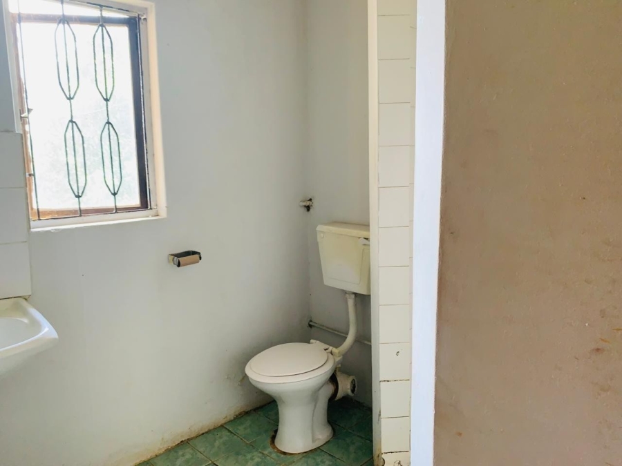 5 Bedroom Property for Sale in Umlazi KwaZulu-Natal