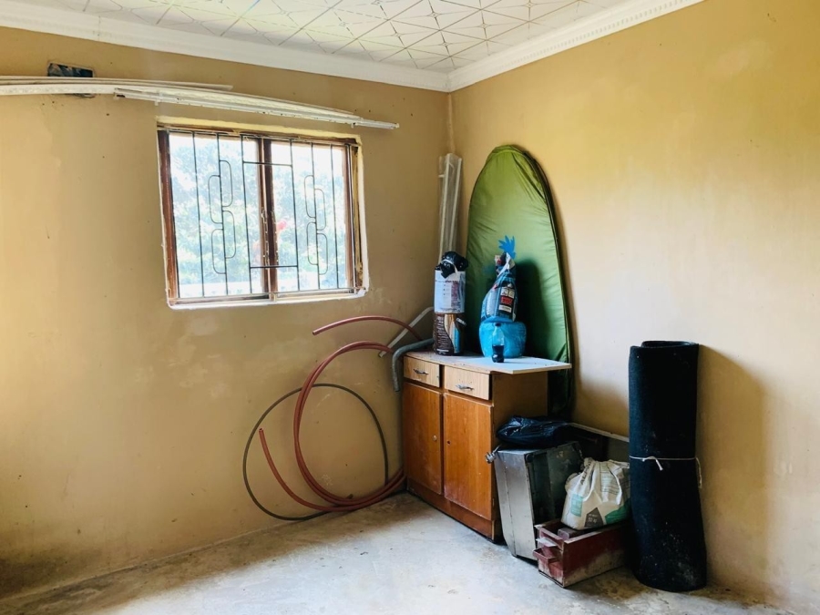 5 Bedroom Property for Sale in Umlazi KwaZulu-Natal