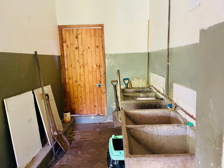 5 Bedroom Property for Sale in Umlazi KwaZulu-Natal