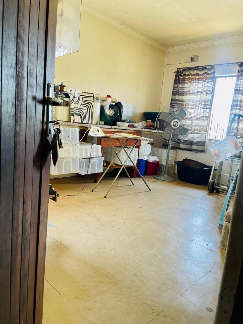 5 Bedroom Property for Sale in Umlazi KwaZulu-Natal