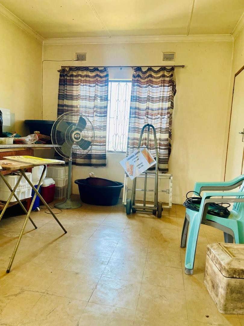 5 Bedroom Property for Sale in Umlazi KwaZulu-Natal