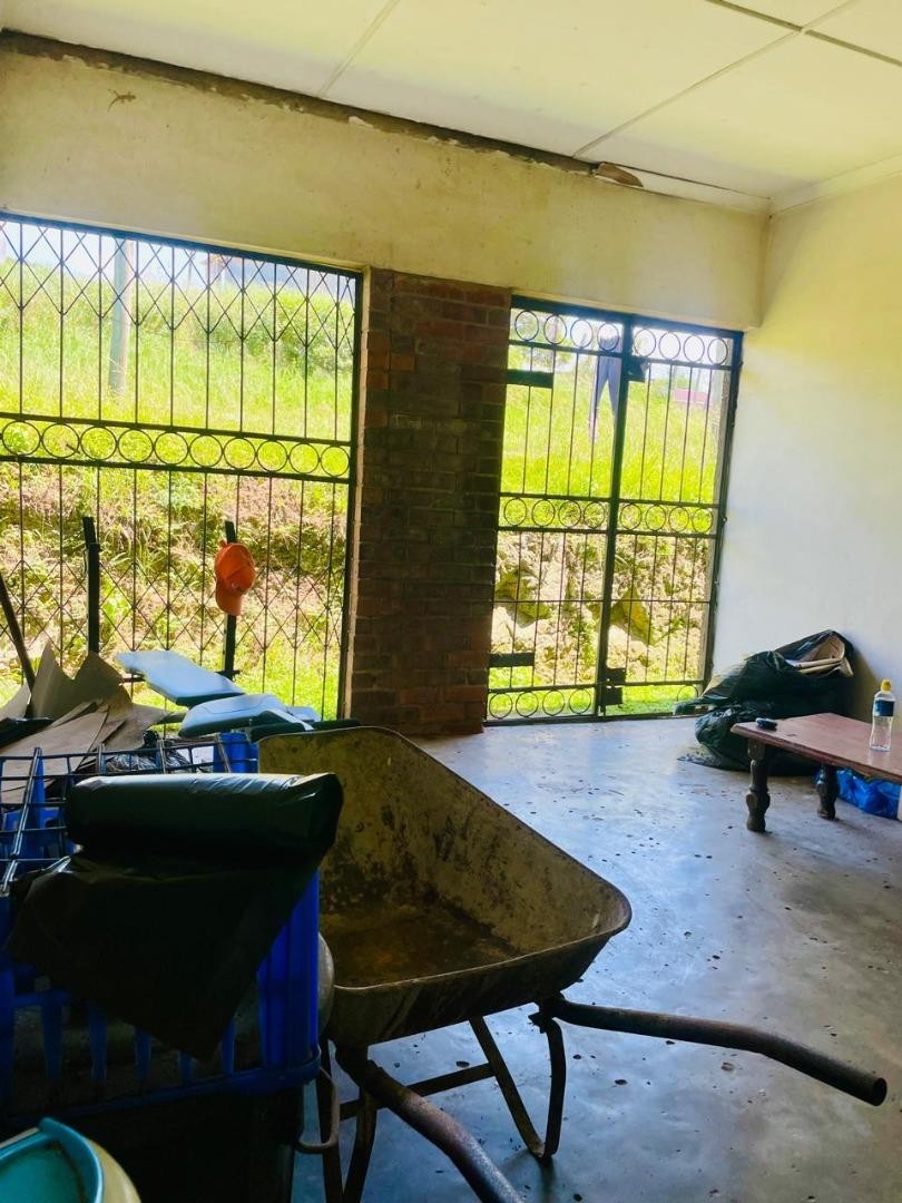 5 Bedroom Property for Sale in Umlazi KwaZulu-Natal