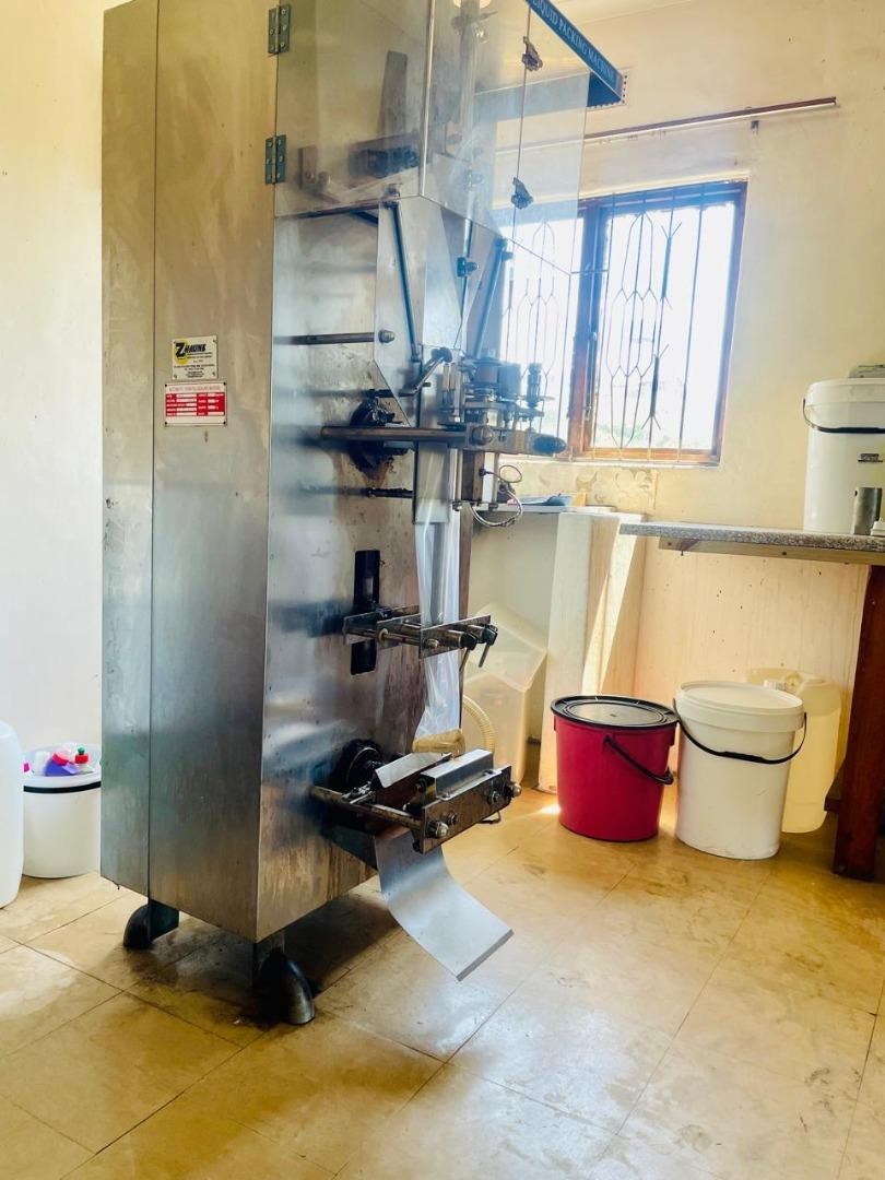 5 Bedroom Property for Sale in Umlazi KwaZulu-Natal