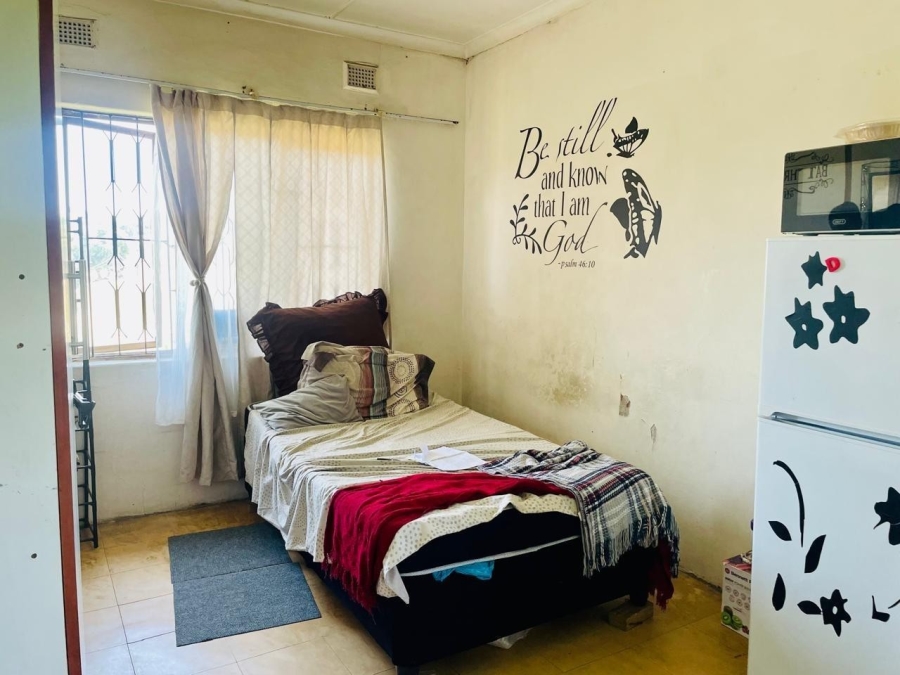 5 Bedroom Property for Sale in Umlazi KwaZulu-Natal