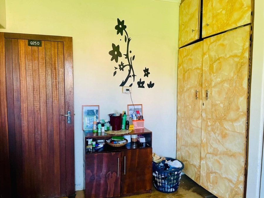 5 Bedroom Property for Sale in Umlazi KwaZulu-Natal
