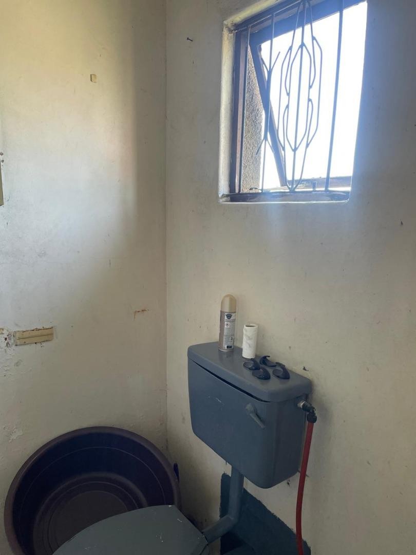 5 Bedroom Property for Sale in Umlazi KwaZulu-Natal
