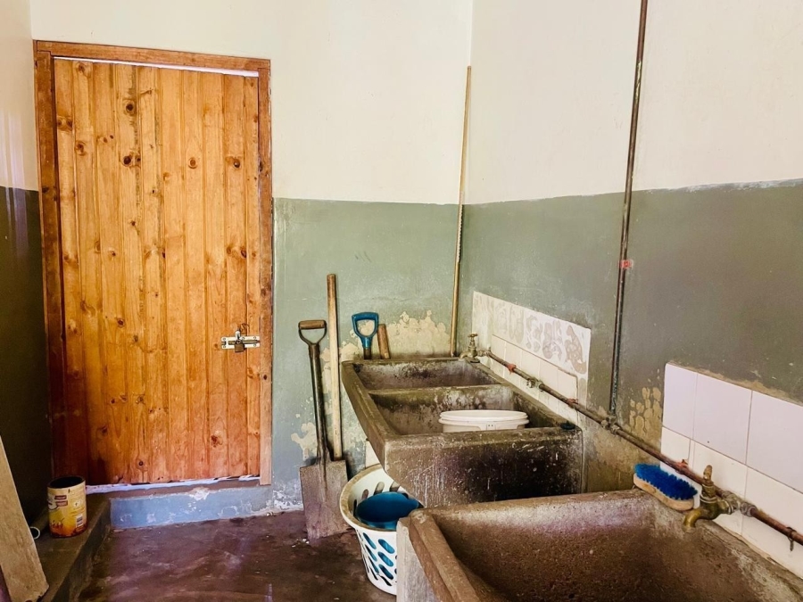 5 Bedroom Property for Sale in Umlazi KwaZulu-Natal