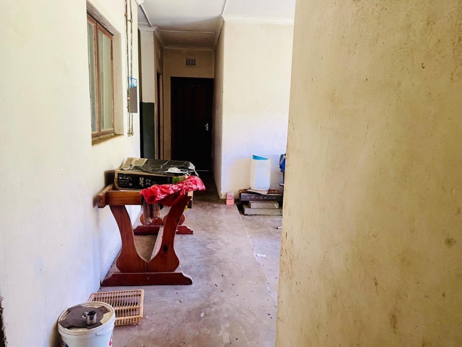 5 Bedroom Property for Sale in Umlazi KwaZulu-Natal