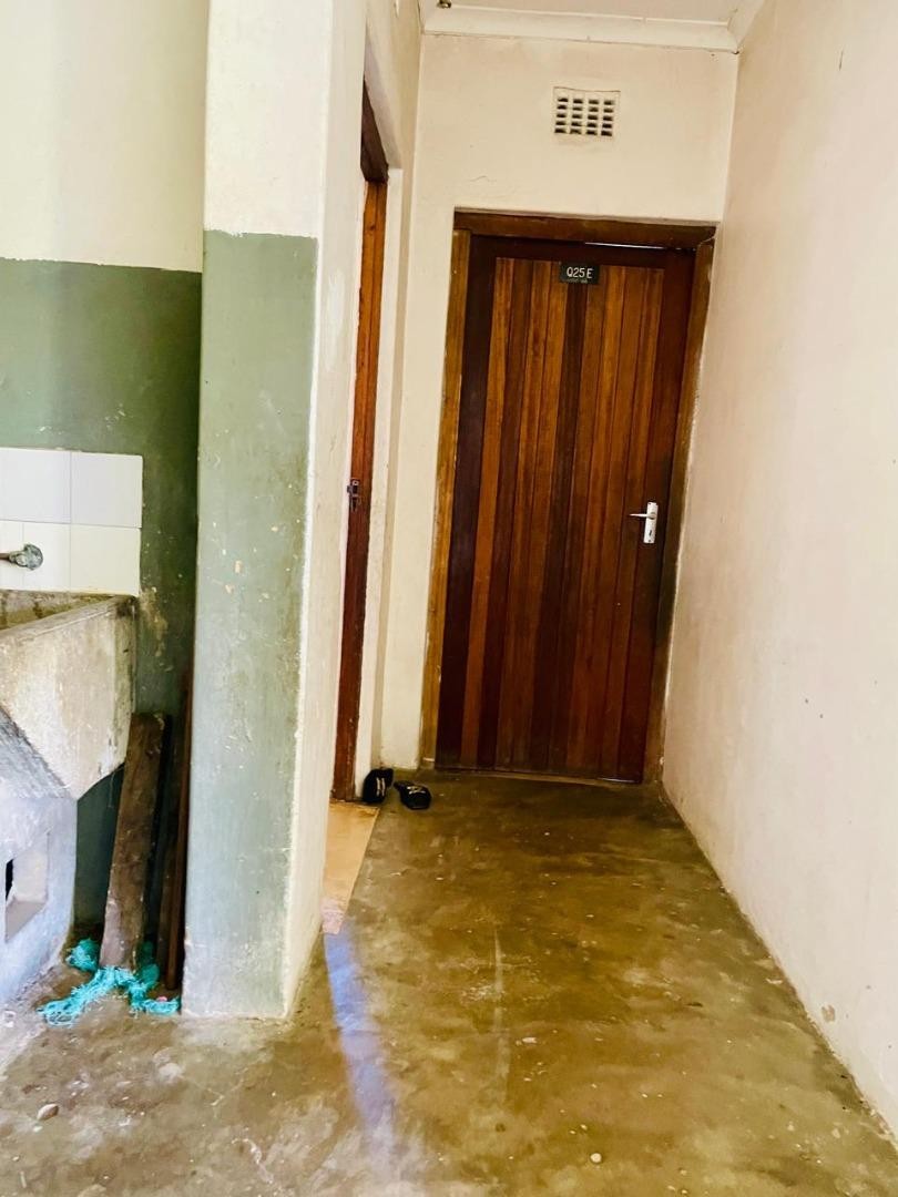 5 Bedroom Property for Sale in Umlazi KwaZulu-Natal