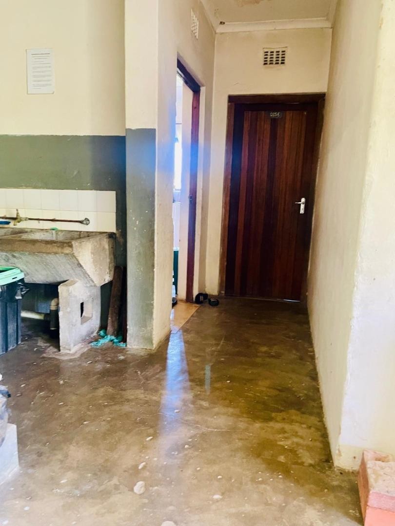 5 Bedroom Property for Sale in Umlazi KwaZulu-Natal