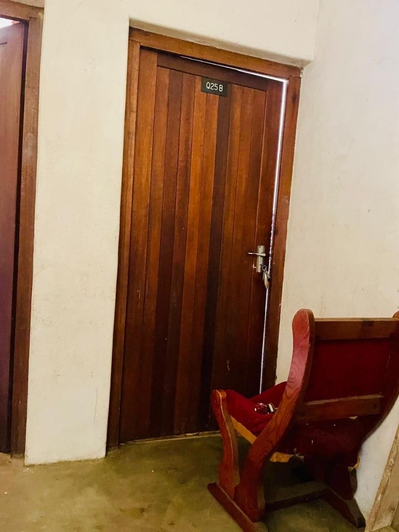 5 Bedroom Property for Sale in Umlazi KwaZulu-Natal