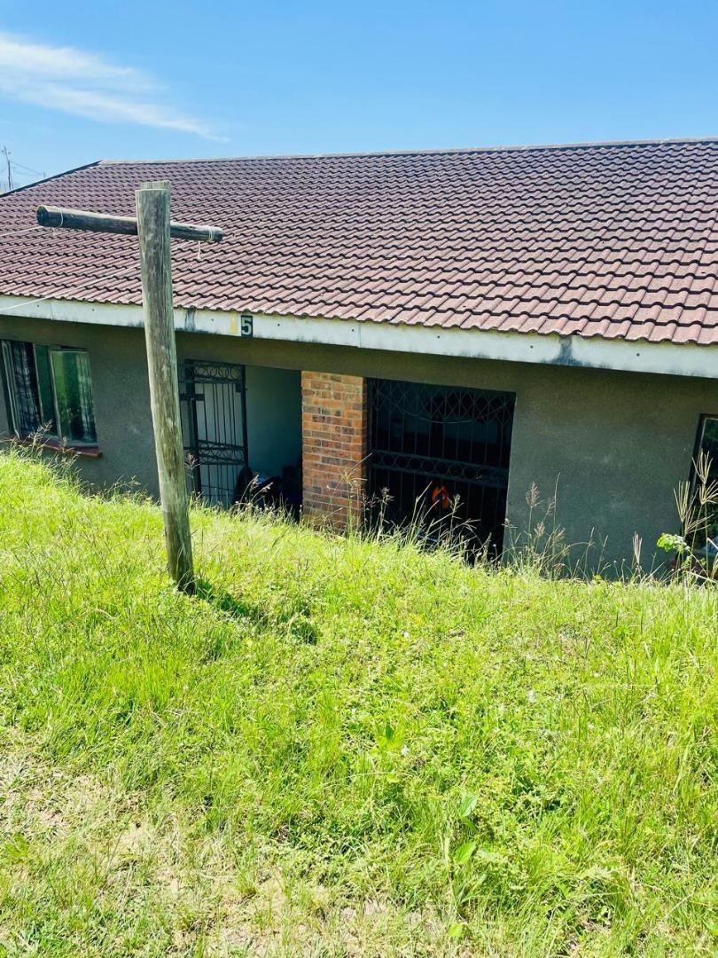 5 Bedroom Property for Sale in Umlazi KwaZulu-Natal