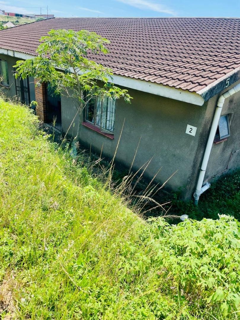 5 Bedroom Property for Sale in Umlazi KwaZulu-Natal