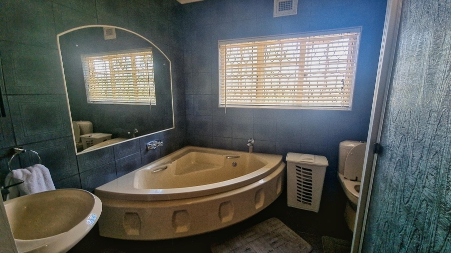 5 Bedroom Property for Sale in Palmiet KwaZulu-Natal
