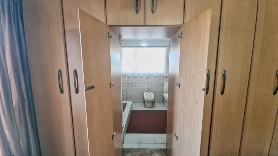 5 Bedroom Property for Sale in Palmiet KwaZulu-Natal