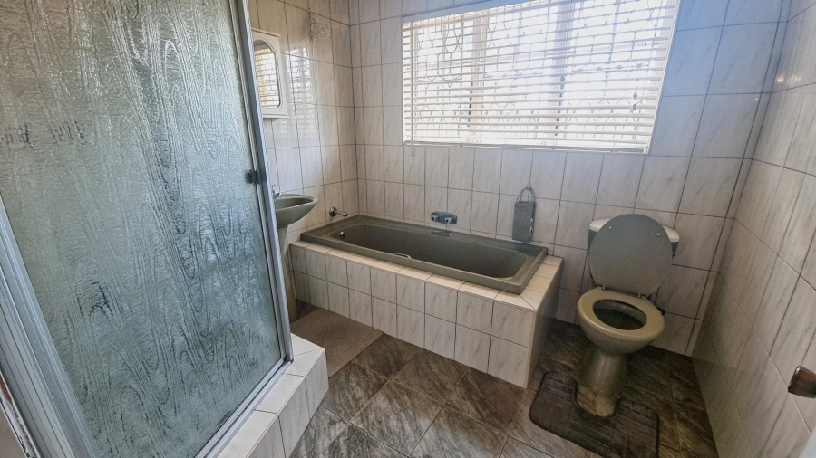 5 Bedroom Property for Sale in Palmiet KwaZulu-Natal