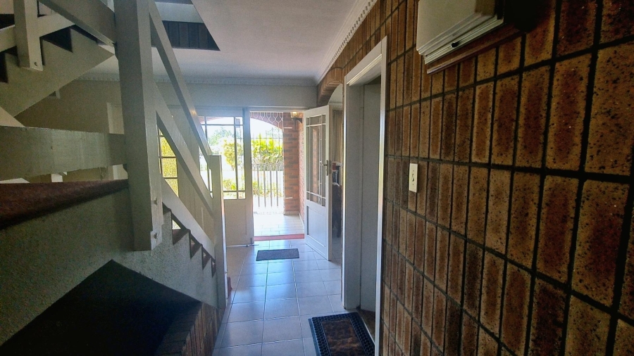 5 Bedroom Property for Sale in Palmiet KwaZulu-Natal