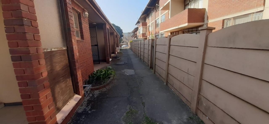To Let 1 Bedroom Property for Rent in Fields Hill KwaZulu-Natal
