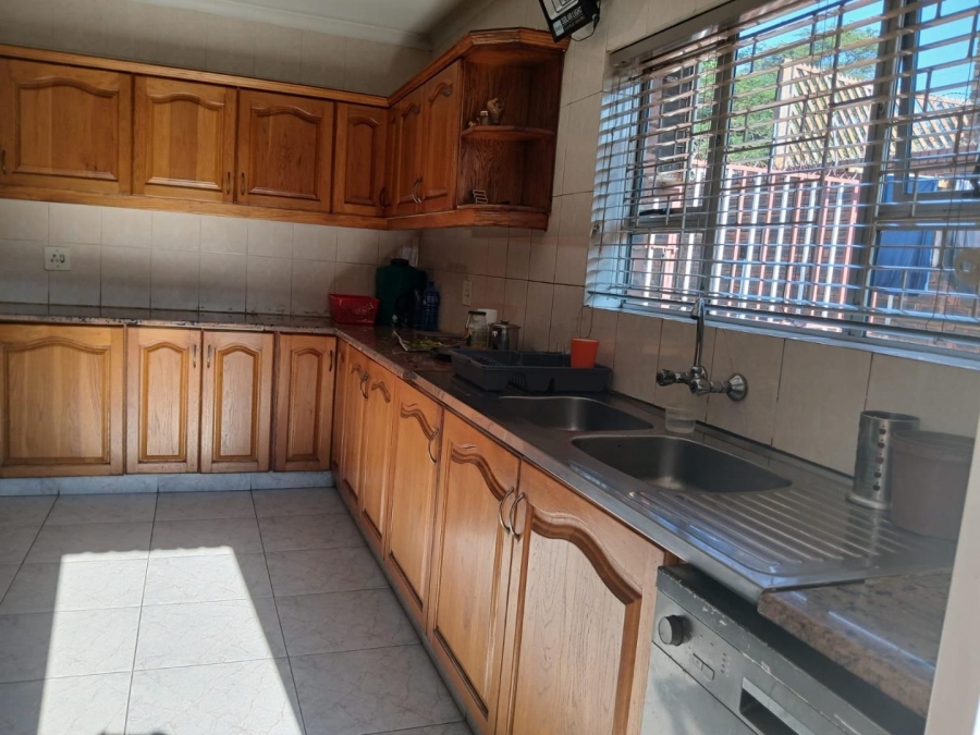 5 Bedroom Property for Sale in Isipingo Hills KwaZulu-Natal