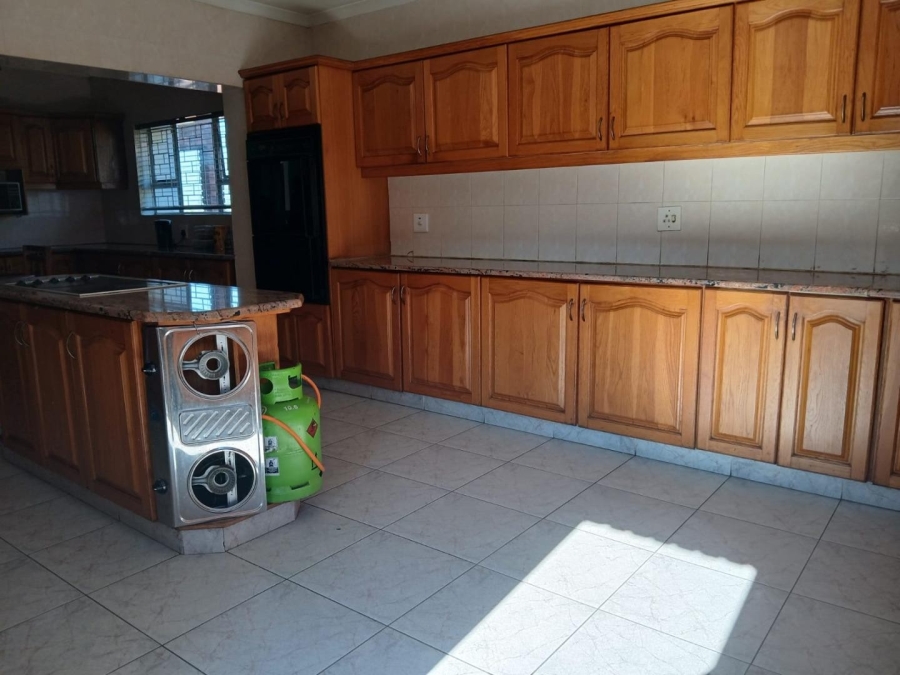 5 Bedroom Property for Sale in Isipingo Hills KwaZulu-Natal