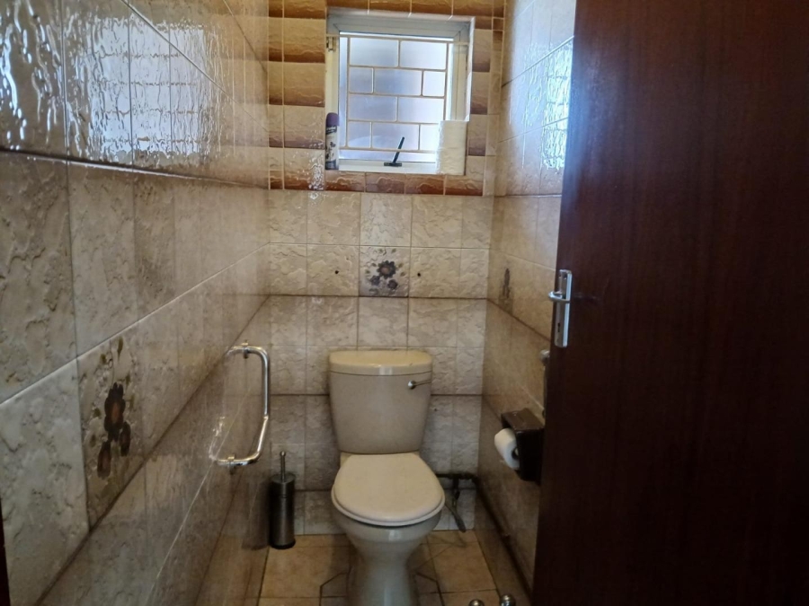 5 Bedroom Property for Sale in Isipingo Hills KwaZulu-Natal