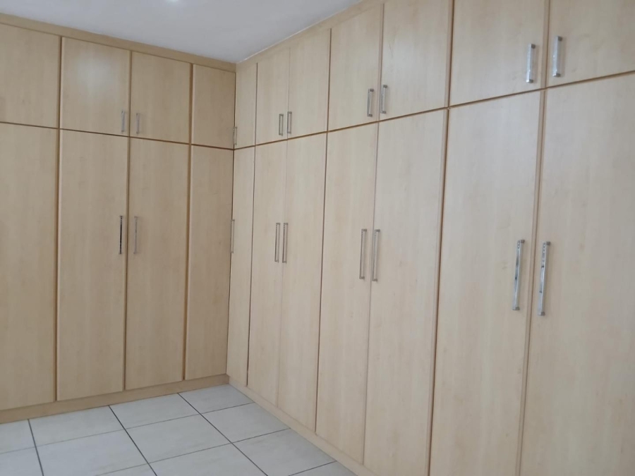 5 Bedroom Property for Sale in Isipingo Hills KwaZulu-Natal