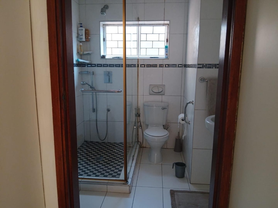5 Bedroom Property for Sale in Isipingo Hills KwaZulu-Natal