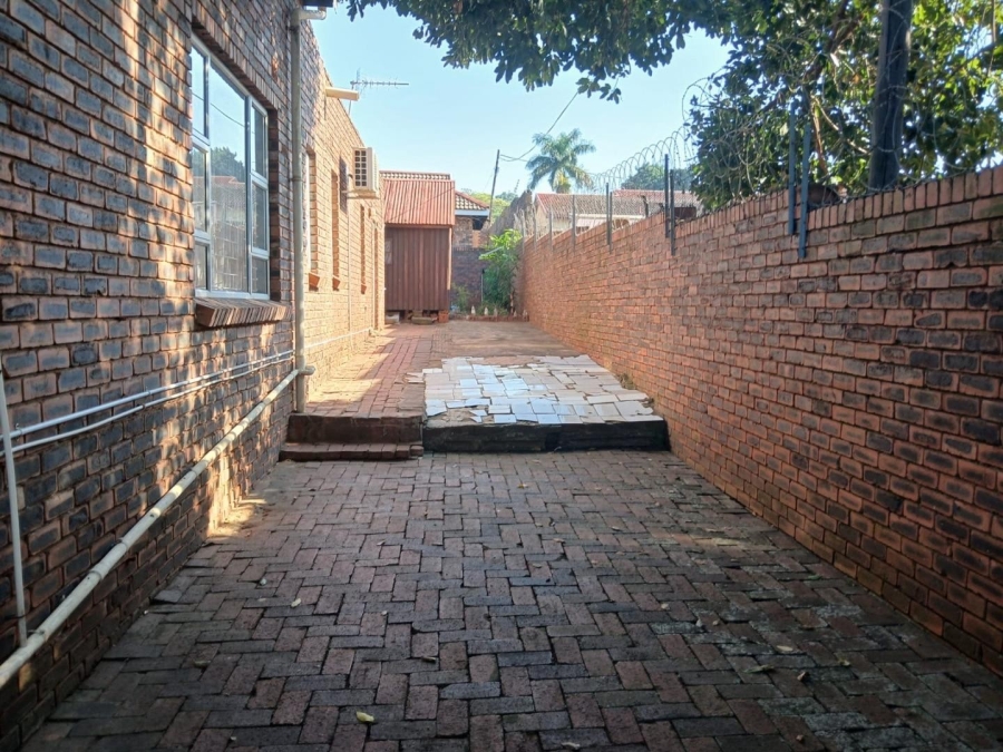 5 Bedroom Property for Sale in Isipingo Hills KwaZulu-Natal