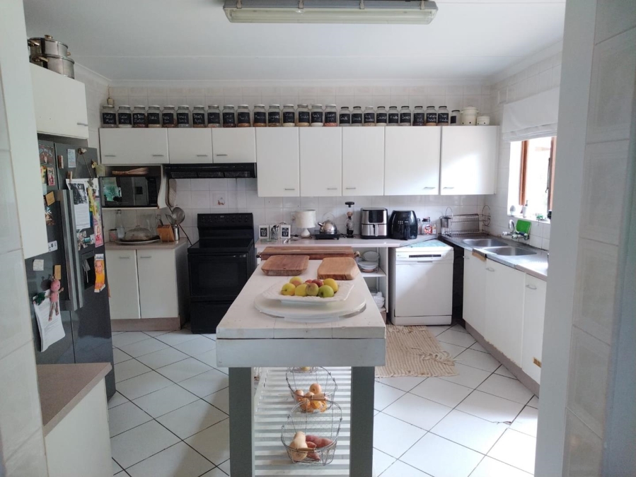 To Let 4 Bedroom Property for Rent in La Mercy KwaZulu-Natal