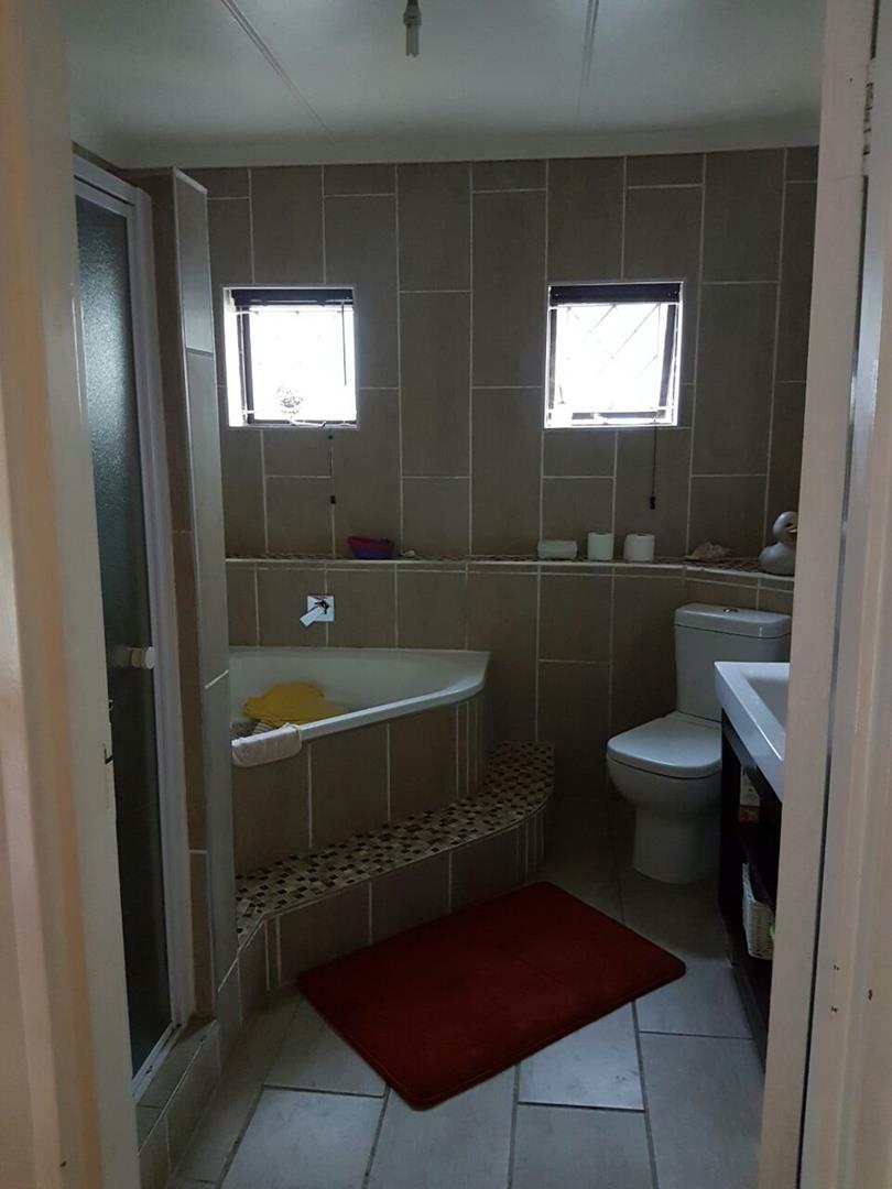 To Let 4 Bedroom Property for Rent in Cowies Hill KwaZulu-Natal