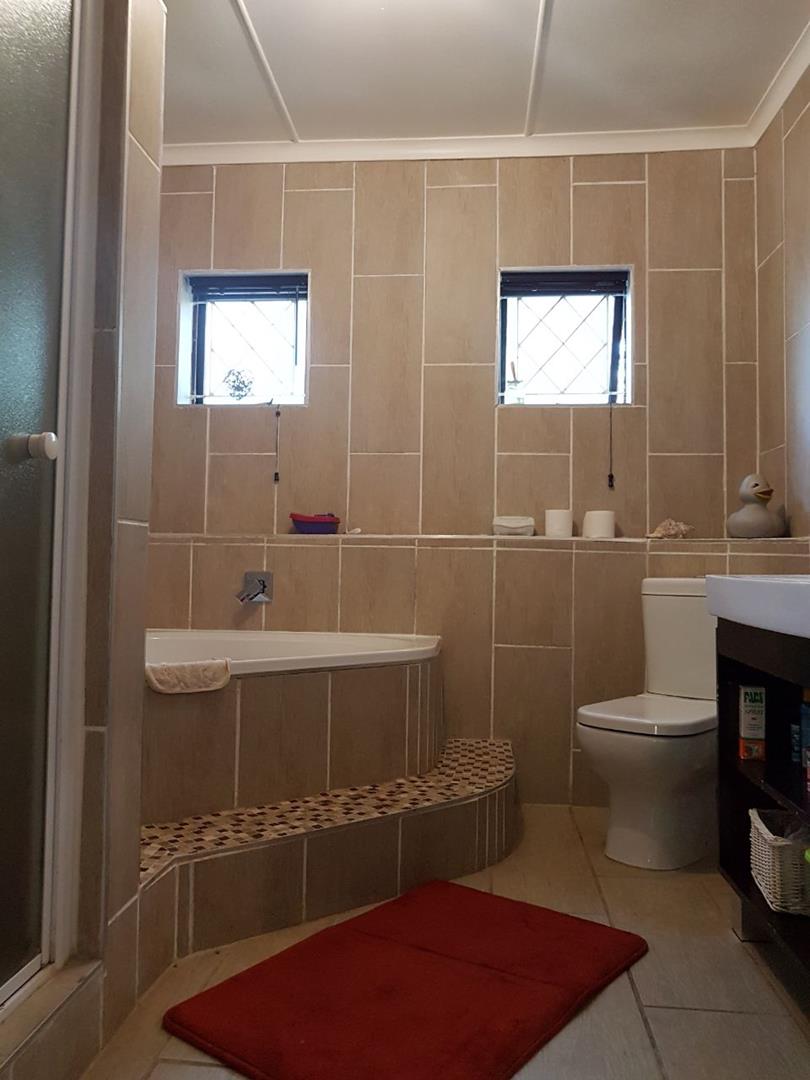 To Let 4 Bedroom Property for Rent in Cowies Hill KwaZulu-Natal