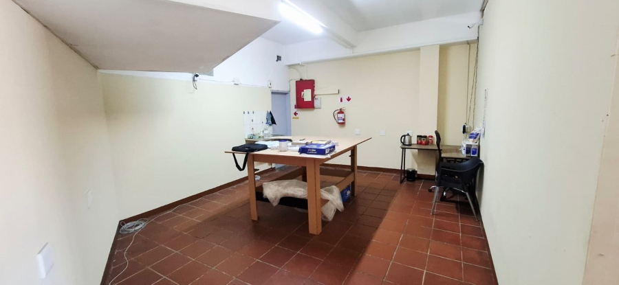 To Let Commercial Property for Rent in Bluff KwaZulu-Natal