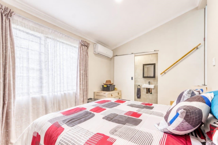 4 Bedroom Property for Sale in Amanzimtoti KwaZulu-Natal