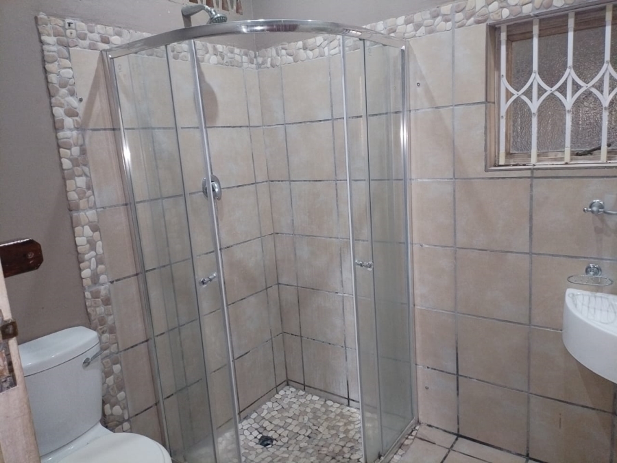 To Let 1 Bedroom Property for Rent in La Lucia KwaZulu-Natal