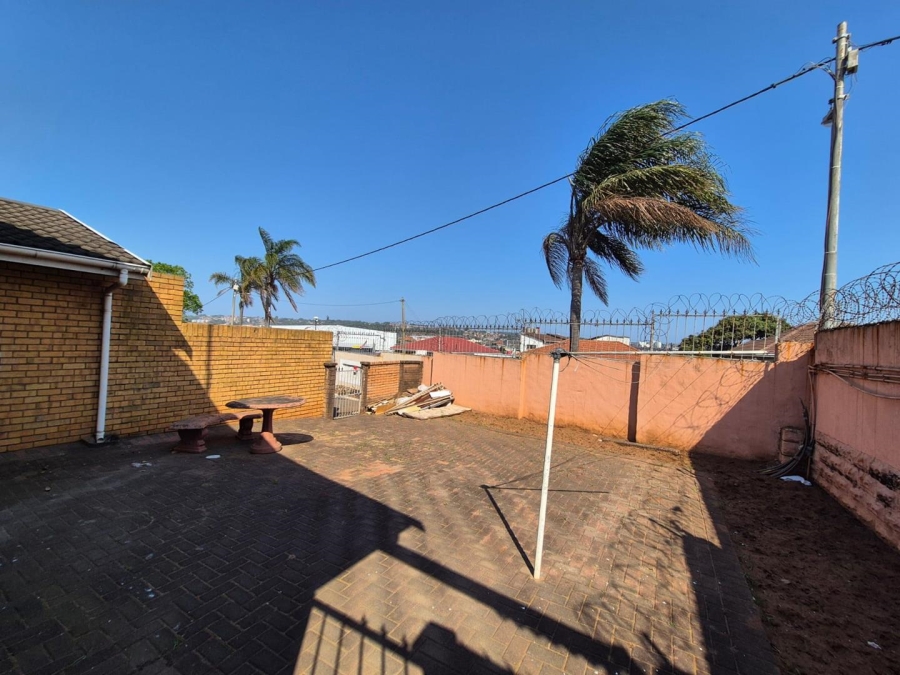 To Let 2 Bedroom Property for Rent in Montclair KwaZulu-Natal