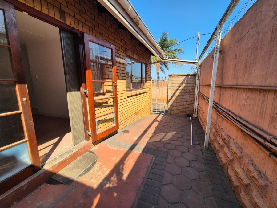 To Let 2 Bedroom Property for Rent in Montclair KwaZulu-Natal