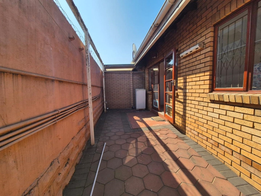 To Let 2 Bedroom Property for Rent in Montclair KwaZulu-Natal