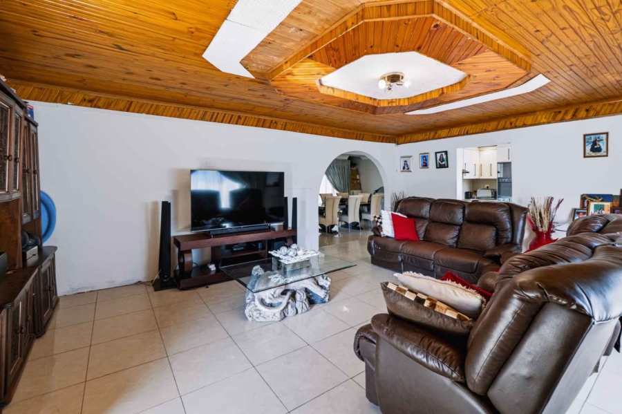 4 Bedroom Property for Sale in Amanzimtoti KwaZulu-Natal