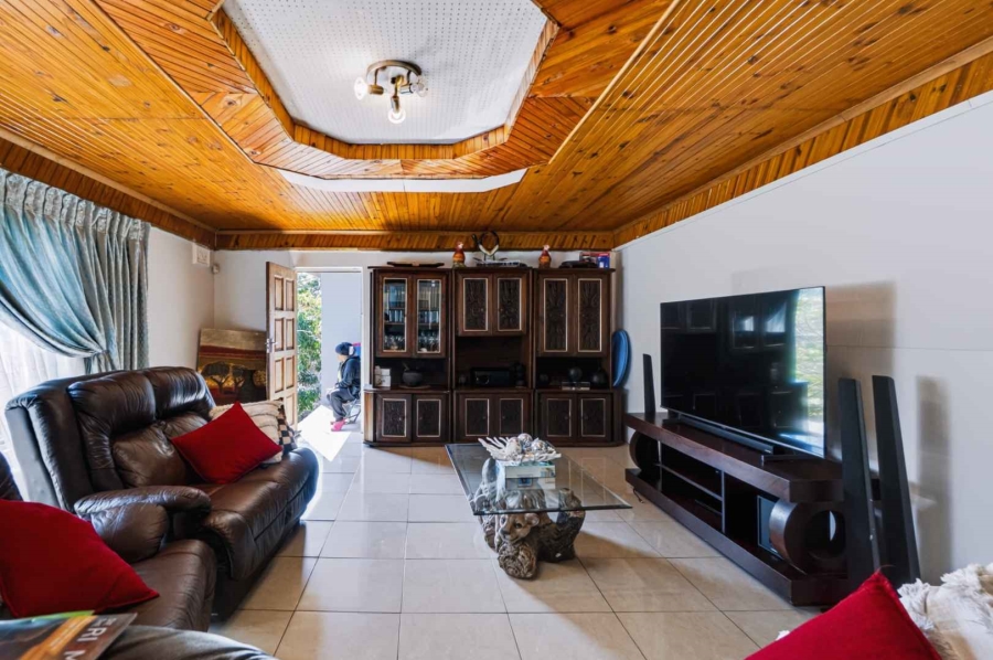 4 Bedroom Property for Sale in Amanzimtoti KwaZulu-Natal